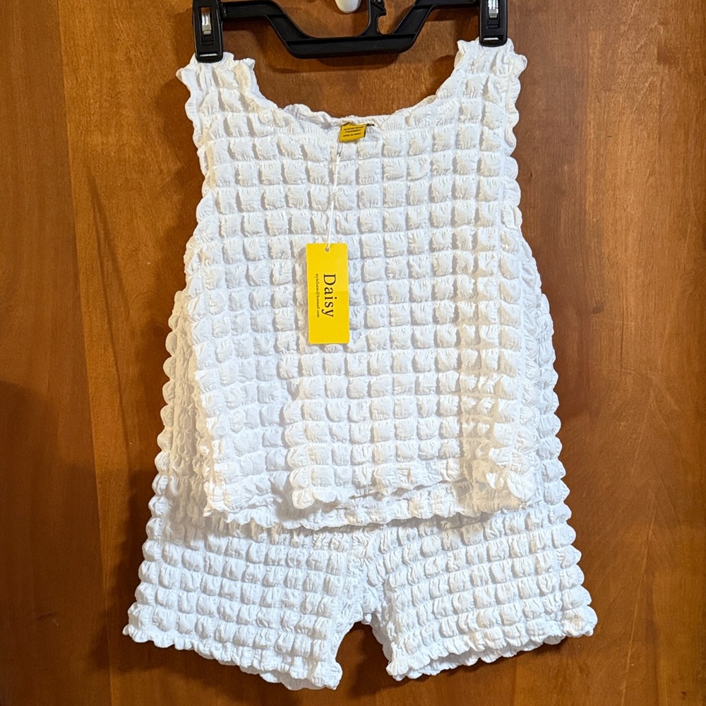Daisy White Textured Top and Shorts Ensemble